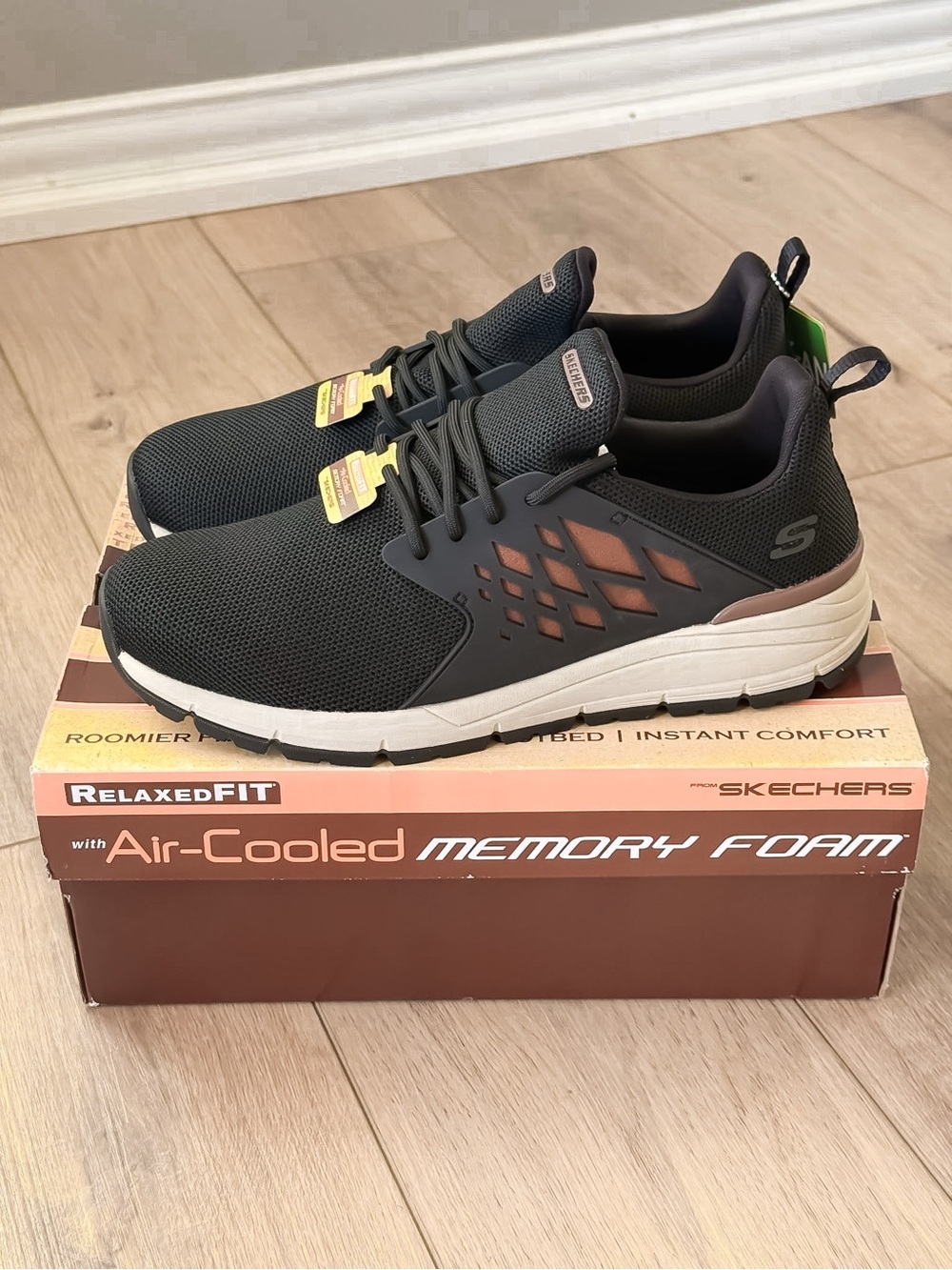 SKECHERS MENS VOLERO ARZA MEMORY FOAM CASUAL SNEAKERS BLACK SIZE 9.5 NIB 210050